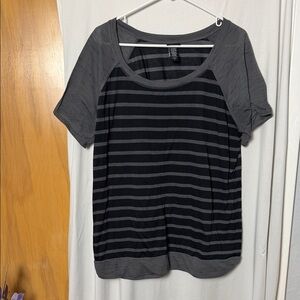 Torrid Gray and Black Striped Raglan Women's Short Sleeve Top Size 1(14/16)